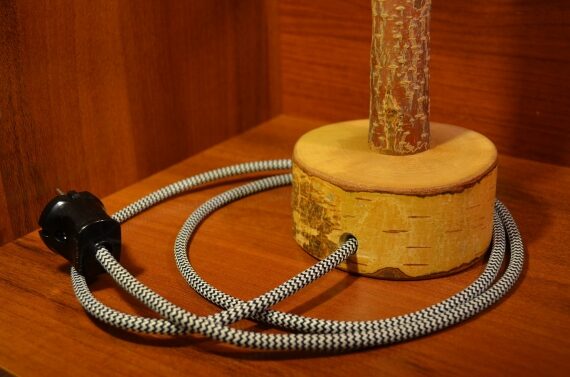 Настольная лампа из дерева от Custom Lamp Studio