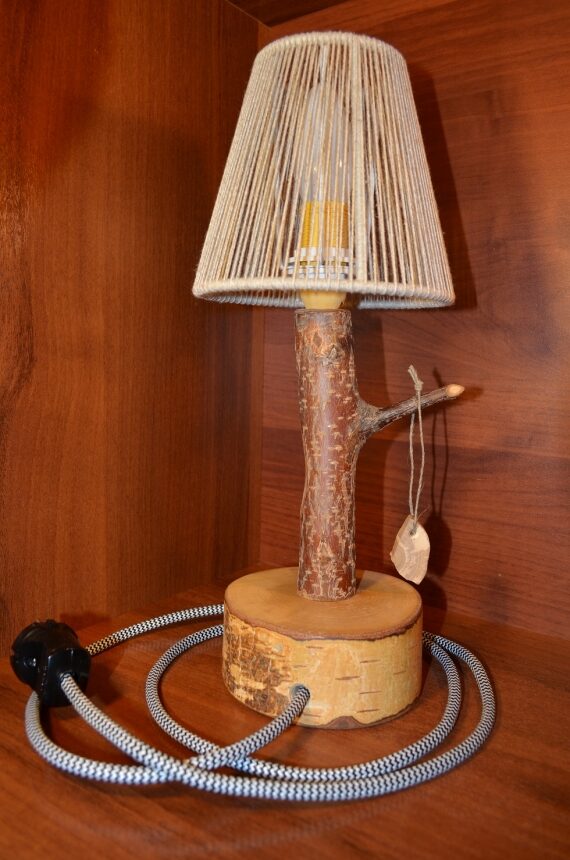 Настольная лампа из дерева от Custom Lamp Studio