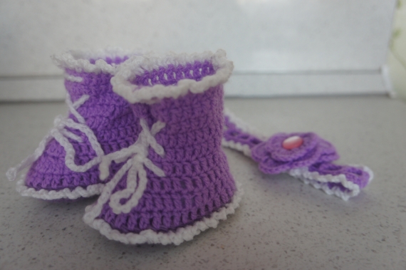 повязка и пинетки для девочки