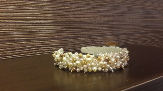 ободок из страз и бусин