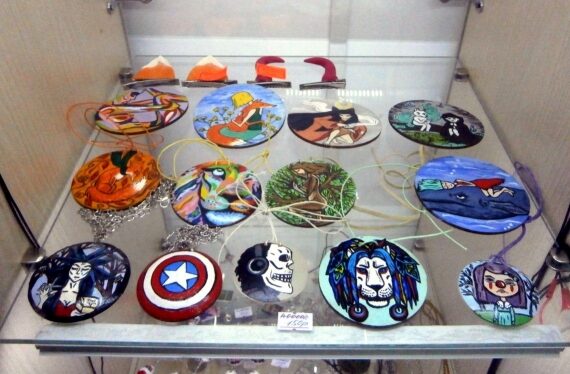 Деревянные медальоны