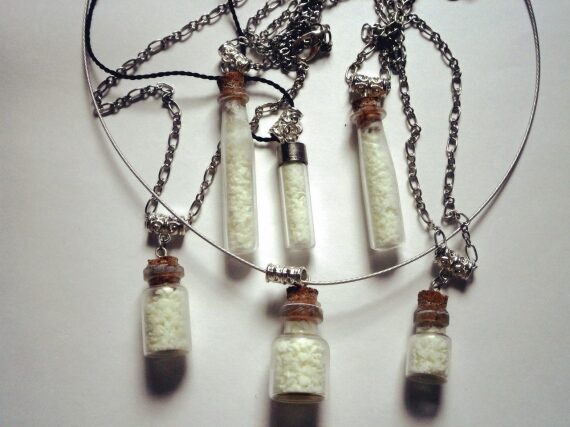 Кулоны светящиеся в темноте