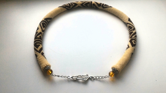 Жгут-колье из бисера