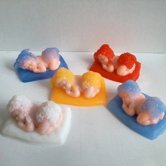 Малыш на подушке 2