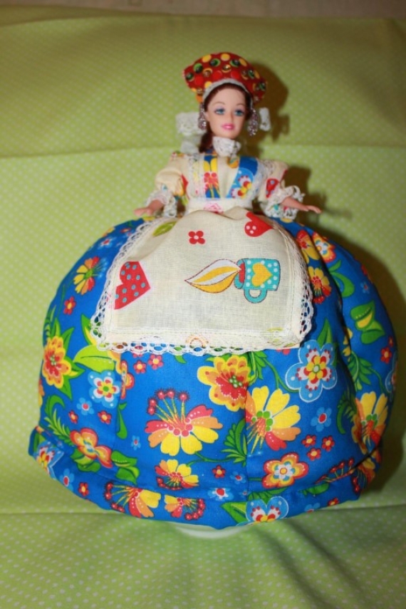 Кукла-грелка на чайник