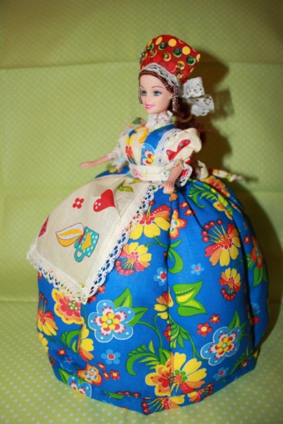 Кукла-грелка на чайник