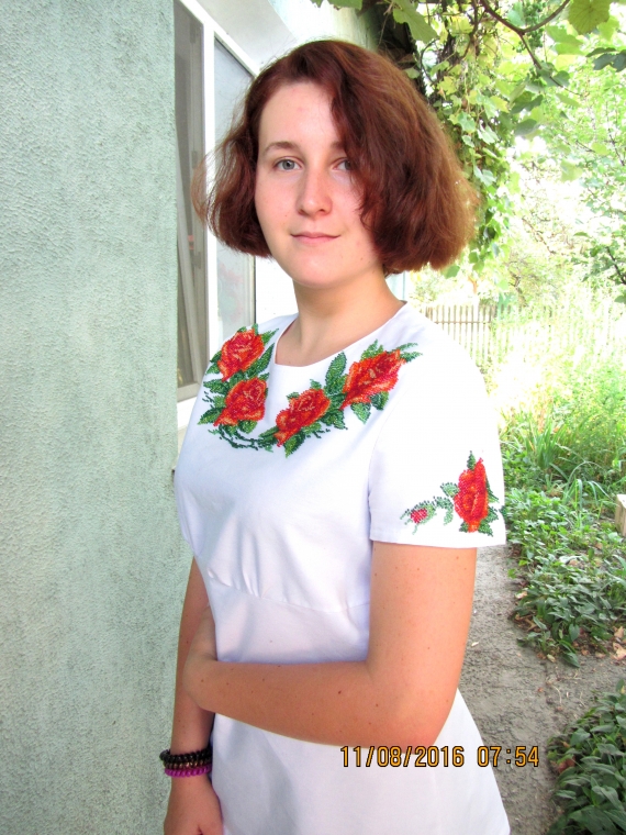 Вышитые платья, блузы