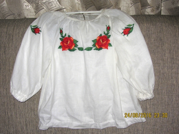 Вышитые платья, блузы