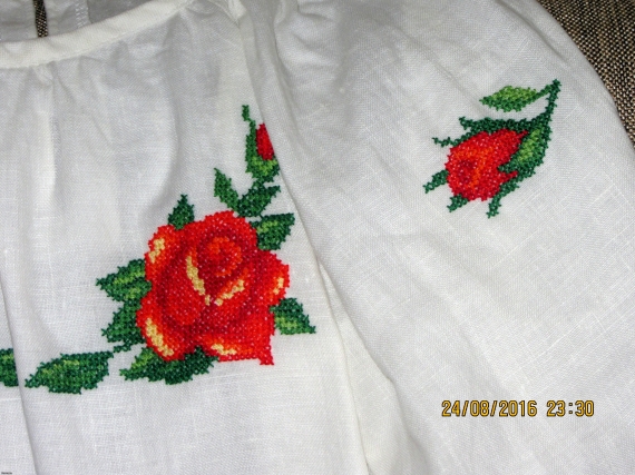 Вышитые платья, блузы