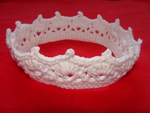 Белая корона для новорожденного