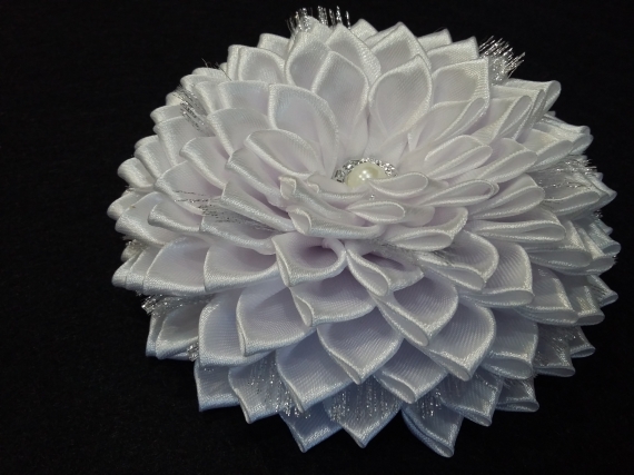 Пышные белые банты с люрексом