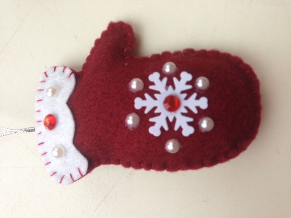 Варежка на елку