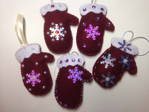 Варежка на елку