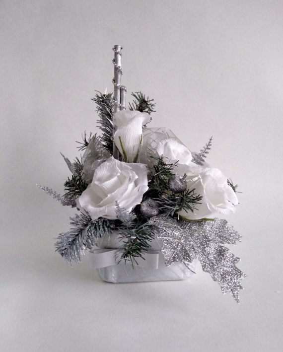 Настольная композиция из роз ручной работы