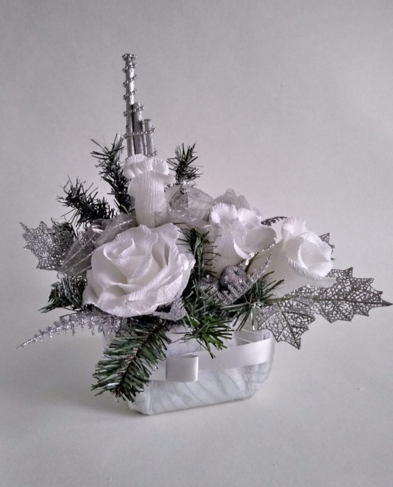 Настольная композиция из роз ручной работы