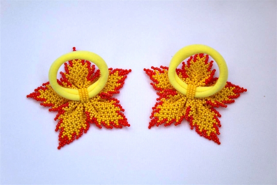 Резиночки для волос из бисера.