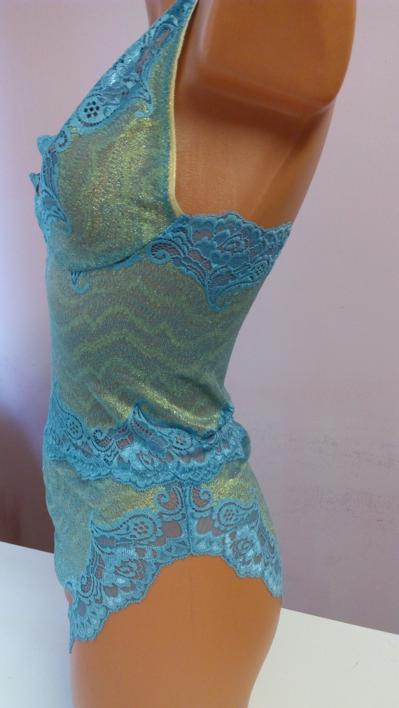 женское кружевное боди