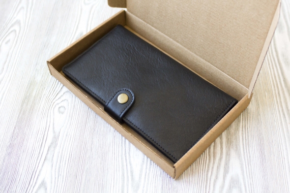 Мужское портмоне, из натуральной кожи "Тревел"