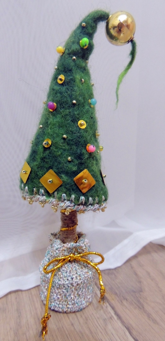 Интерьерная елка из шерсти