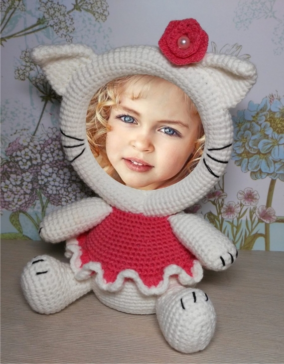Вязаная фоторамочка Кошечка