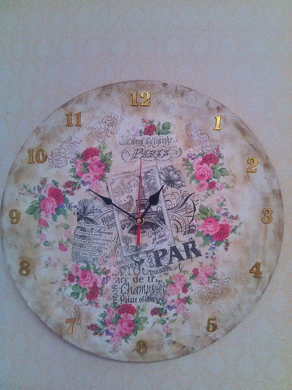 Настенные часы тема :"Франция" на деревянной основе