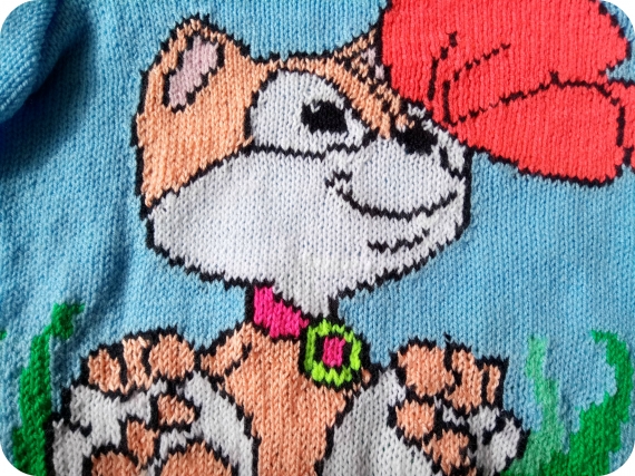 Детский свитер с котенком