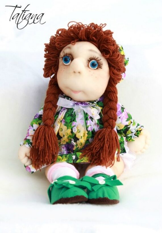 Малышка в цветочном платье))