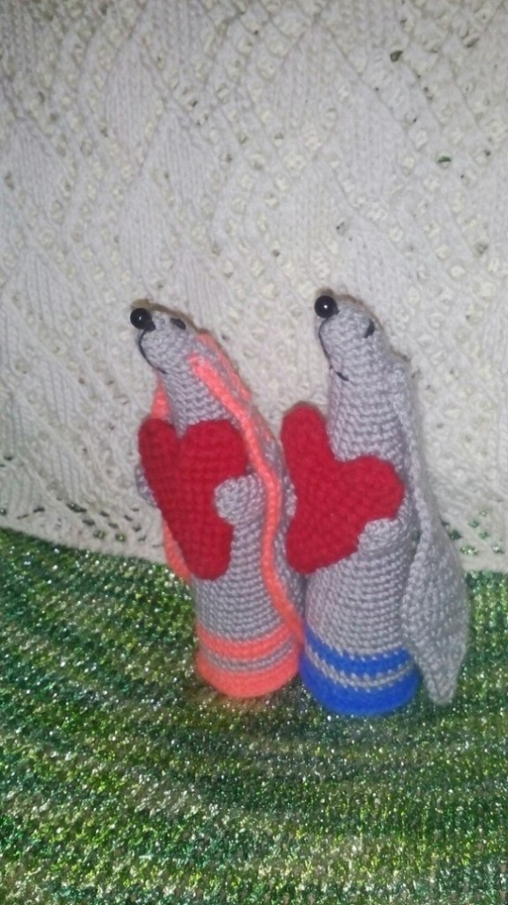 Зайки влюбленные(серая парочка)