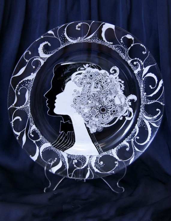 Декоративная тарелка на подставке" Он и Она "