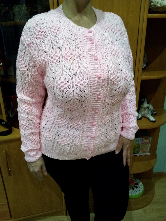 Розовая кофточка