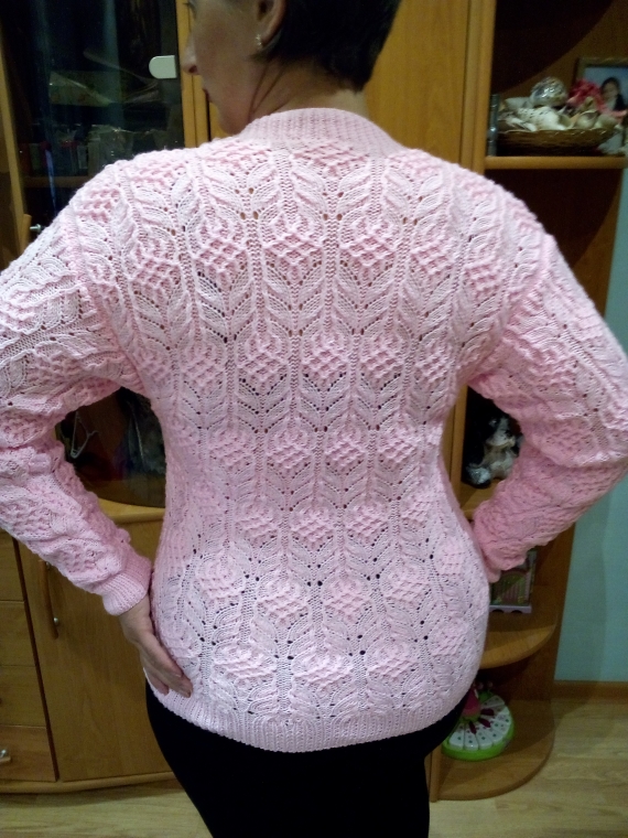 Розовая кофточка