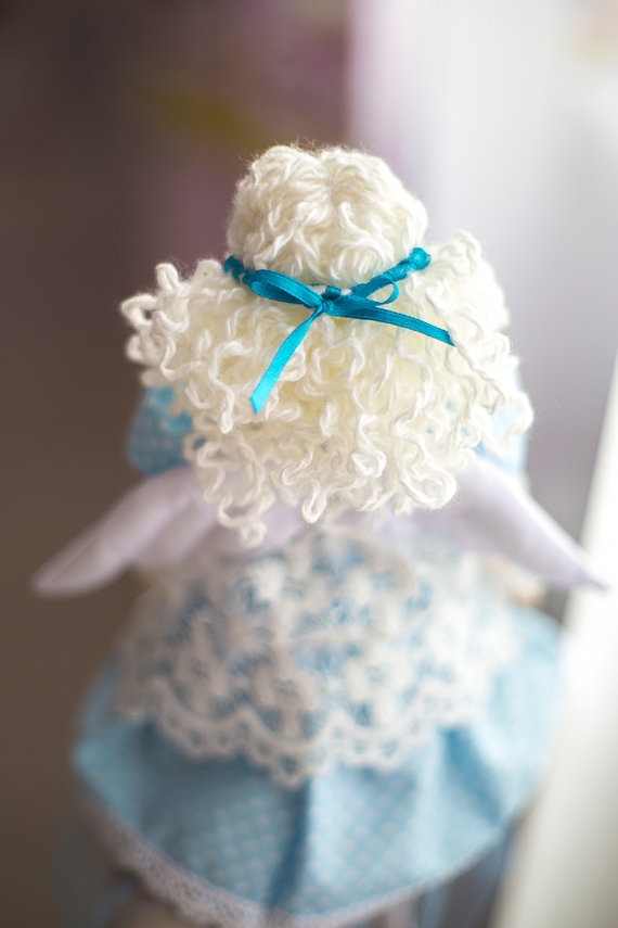 Ангелочек в небесно-голубом