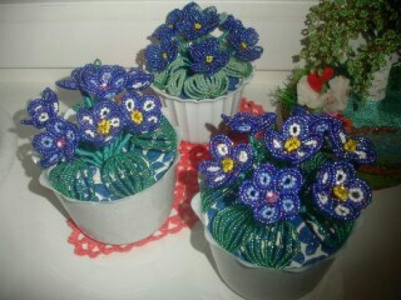 Фиалки из бисера