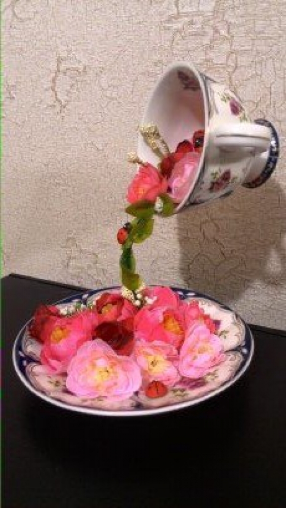 Парящая чашка