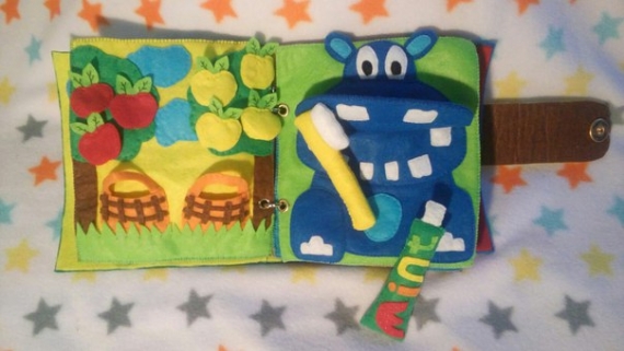 Большая развивающая книжка из фетра!