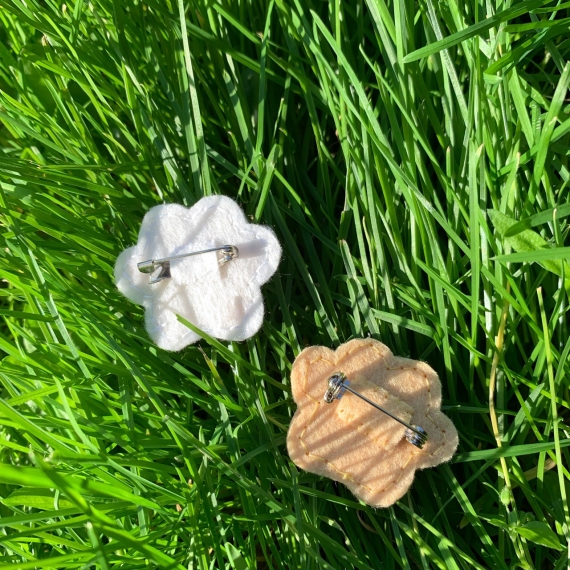 Фетровая брошь