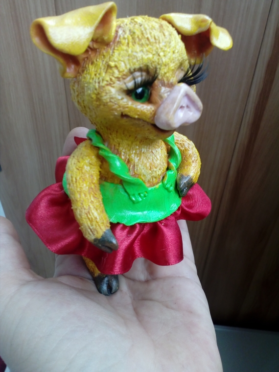 сувенирная свинка