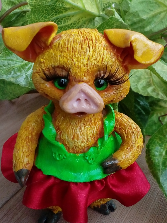 сувенирная свинка