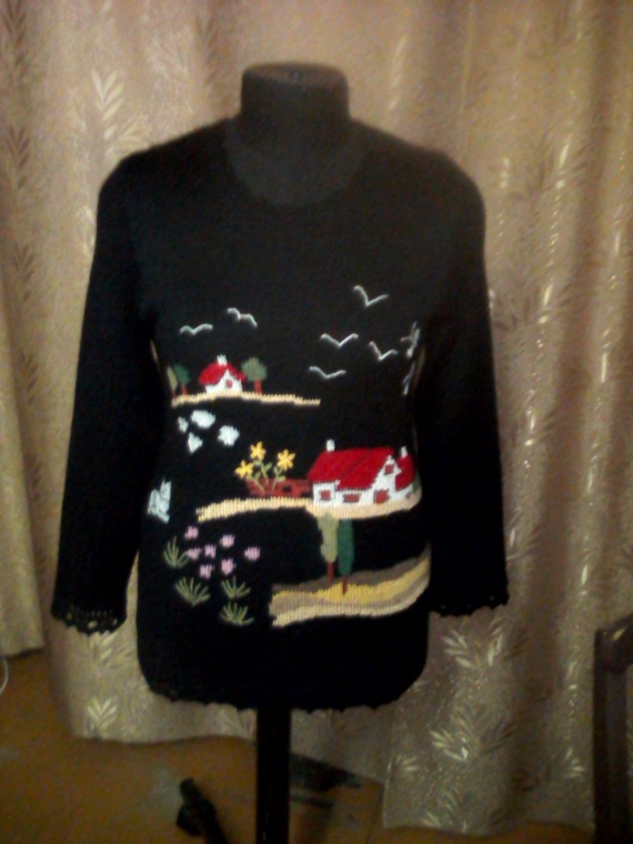 Свитер с вышивкой