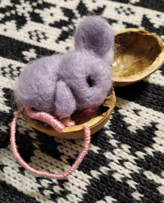 Мышонок - брошка