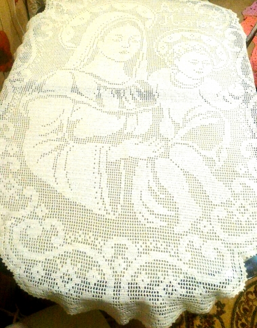 Салфетка-скатерть "Богородица с младенцем Иисусом"