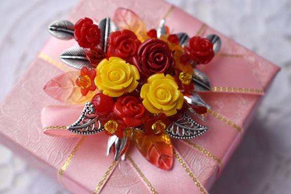 Брошь в технике авторского плетения "Маргарита"