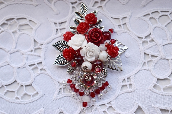 Брошь в технике авторского плетения "Жозефина"