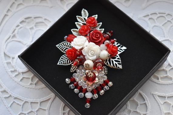 Брошь в технике авторского плетения "Жозефина"