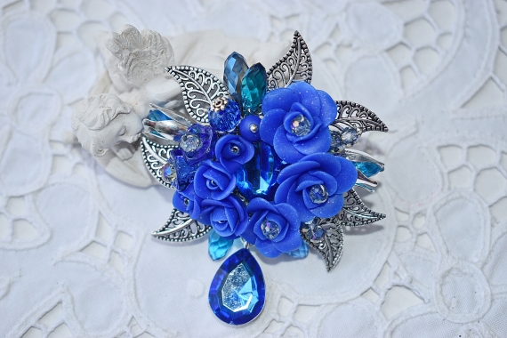 Брошь в технике авторского плетения "Вальс цветов"