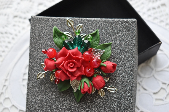 Брошь в технике авторского плетения "О, роза красная..."