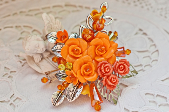 Брошь в технике авторского плетения "Оранжевая песенка"