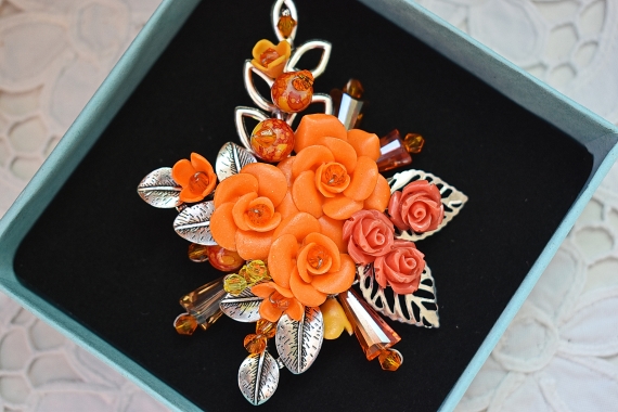 Брошь в технике авторского плетения "Оранжевая песенка"