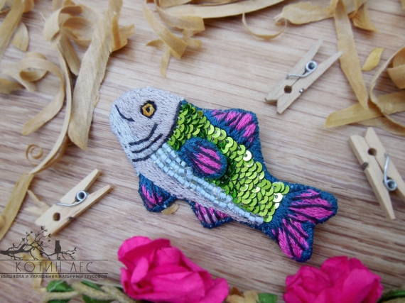 Брошь рыбка