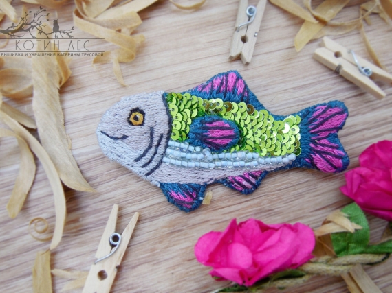 Брошь рыбка